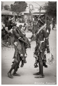 FOTO AFRICA ETIOPIA JOVENES HAMER