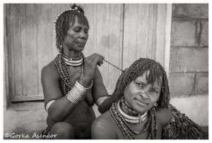 FOTO AFRICA ETIOPIA MUJERES HAMER PELO