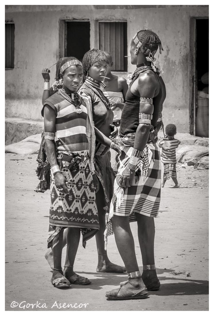 FOTO AFRICA ETIOPIA JOVENES HAMER