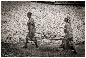 FOTO AFRICA ETIOPIA CHICAS TRABAJANDO