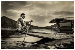 INDIA REMERO LAGO DAL CACHEMIRA