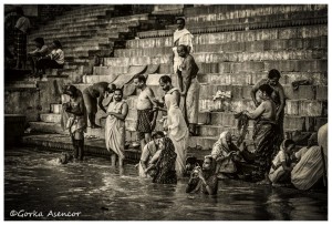 INDIA GANGES ABLUCIONES VARANASI