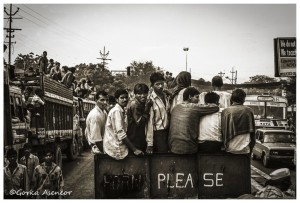 INDIA CARRETERA HOMBRES